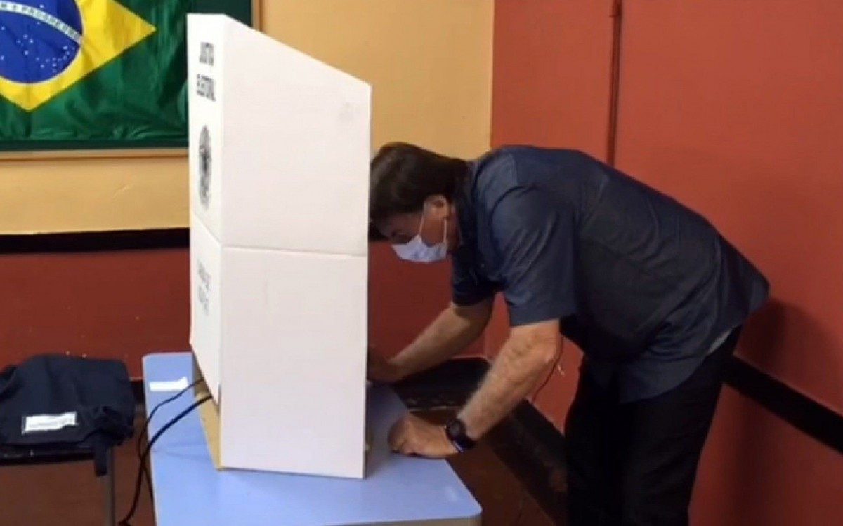 Presidente votou por volta das 10h - Reprodução / Facebook