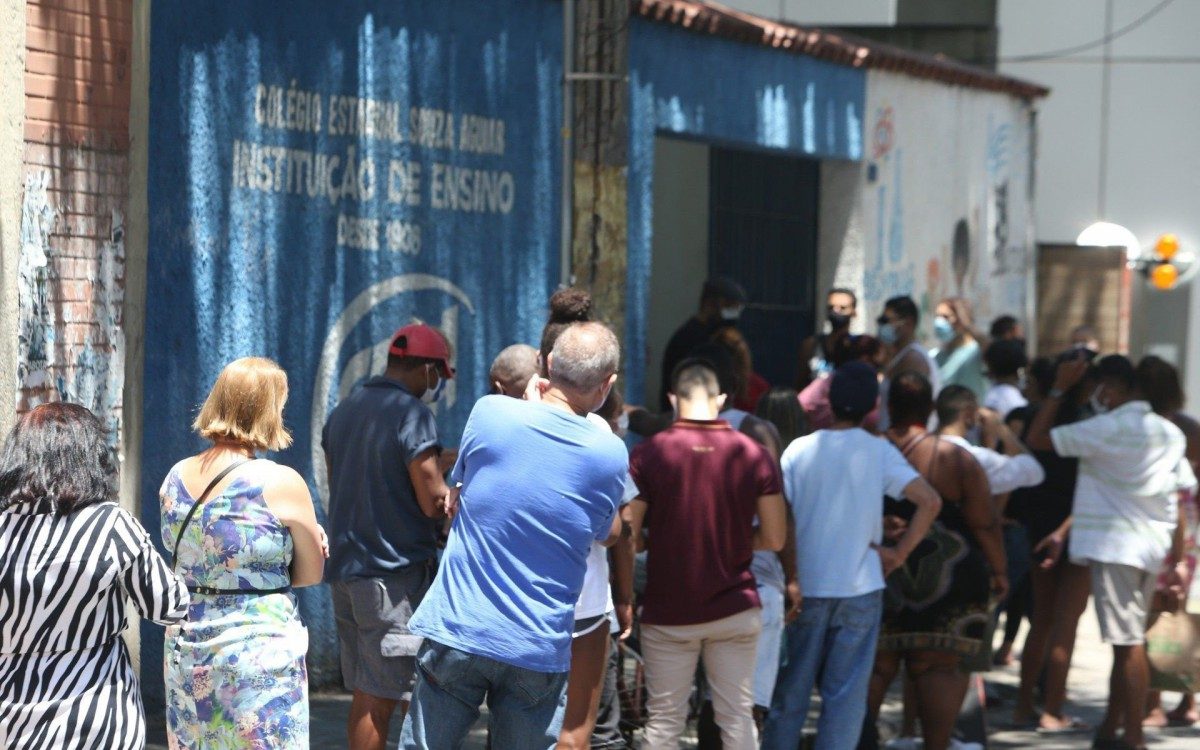 Escola na Rua dos Inválidos, no Centro: fila, mas votação sem demora - Daniel Castelo Branco