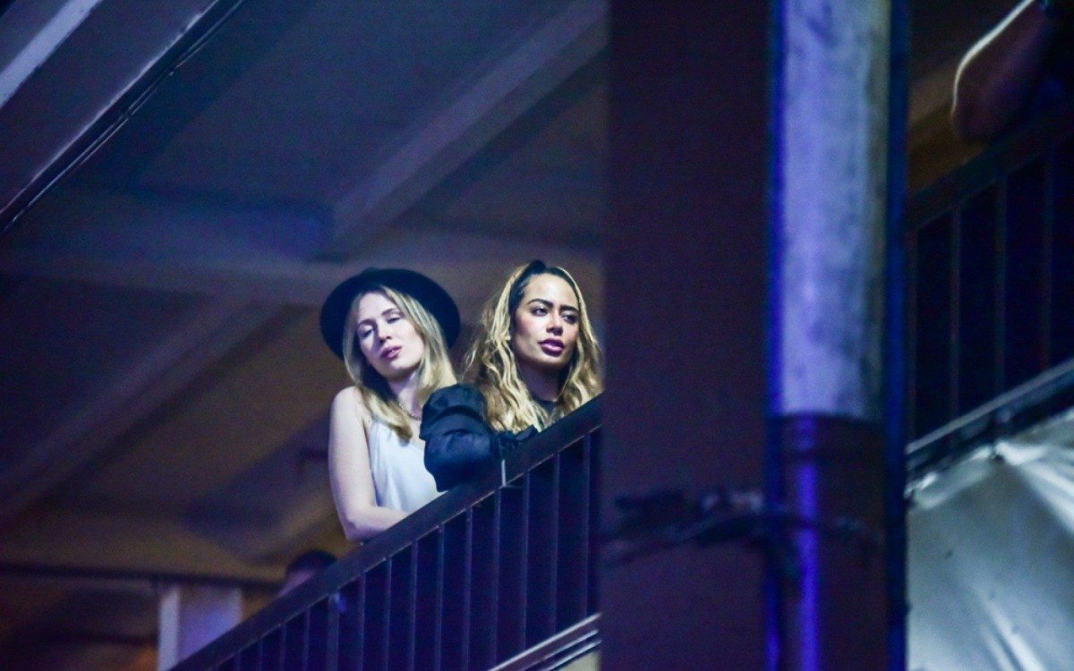 Rafaella Santos curte show de Maiara e Maraisa no Centro de Tradições Nordestinas, em São Paulo