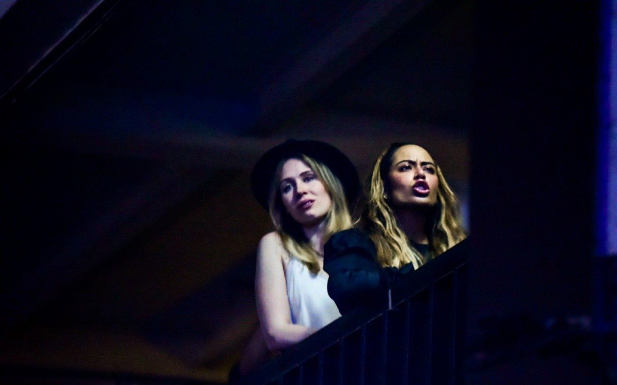 Rafaella Santos curte show de Maiara e Maraisa no Centro de Tradições Nordestinas, em São Paulo