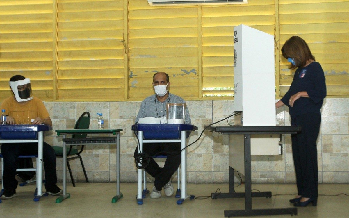 Eleições 2020 - A candidata Martha Rocha votou na Escola Municipal,Euclydes Figueiredo, na Tijuca. Dificuldade de acesso.