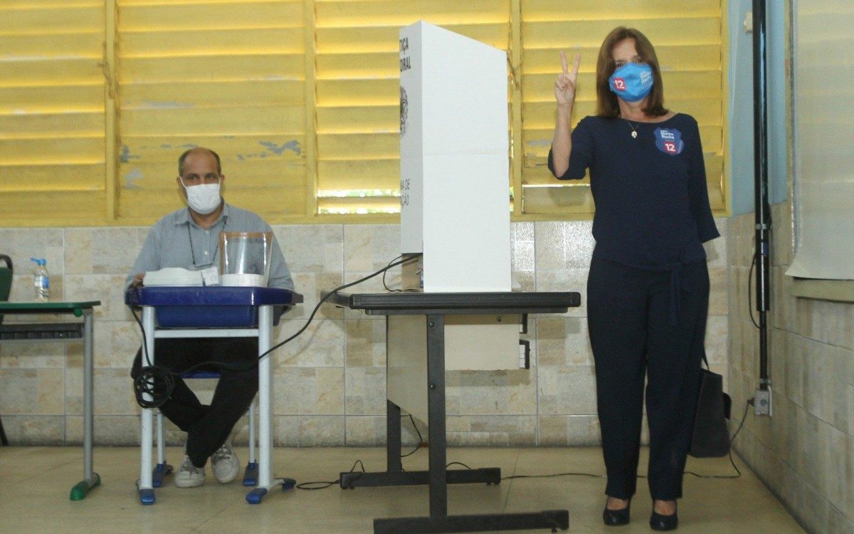 Eleições 2020 - A candidata Martha Rocha votou na Escola Municipal,Euclydes Figueiredo, na Tijuca. Dificuldade de acesso. - Estefan Radovicz / Agencia O Dia
