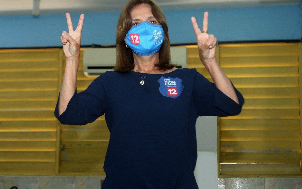 Eleições 2020 - A candidata Martha Rocha votou na Escola Municipal,Euclydes Figueiredo, na Tijuca. Dificuldade de acesso.