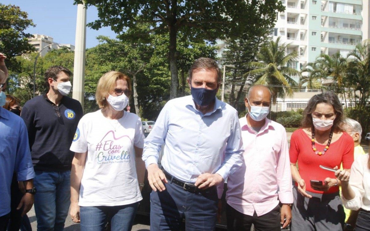 Crivella vota na Barra da Tijuca, na manh&atilde; deste domingo - Reginaldo Pimenta / Agência O DIA 
