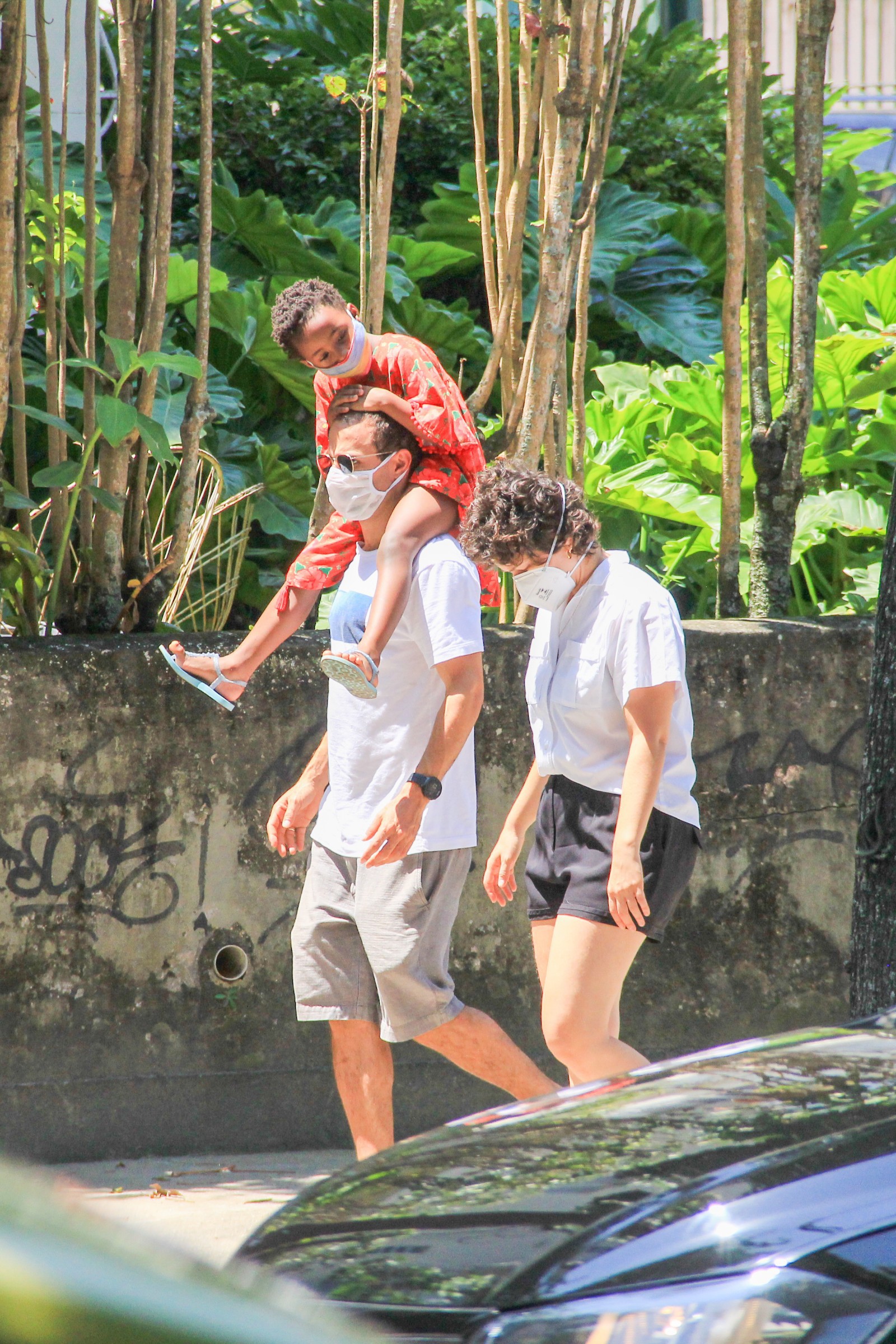 Leandra Leal, o namorado Guilherme Burgos e a filha Julia - JC PEREIRA / Agnews