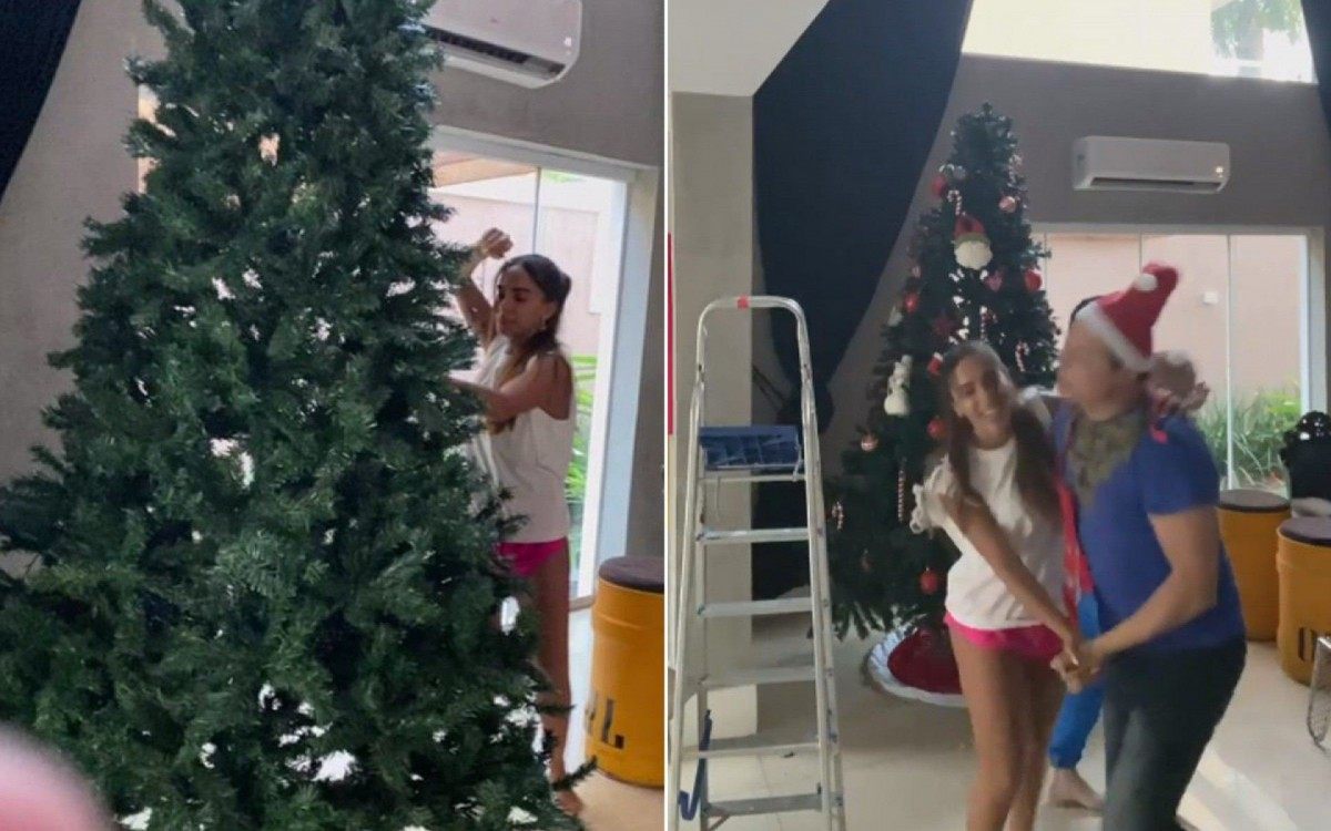 Anitta monta árvore de Natal ao lado da mãe, Miriam, e do amigo David Brazil - Reprodução Internet