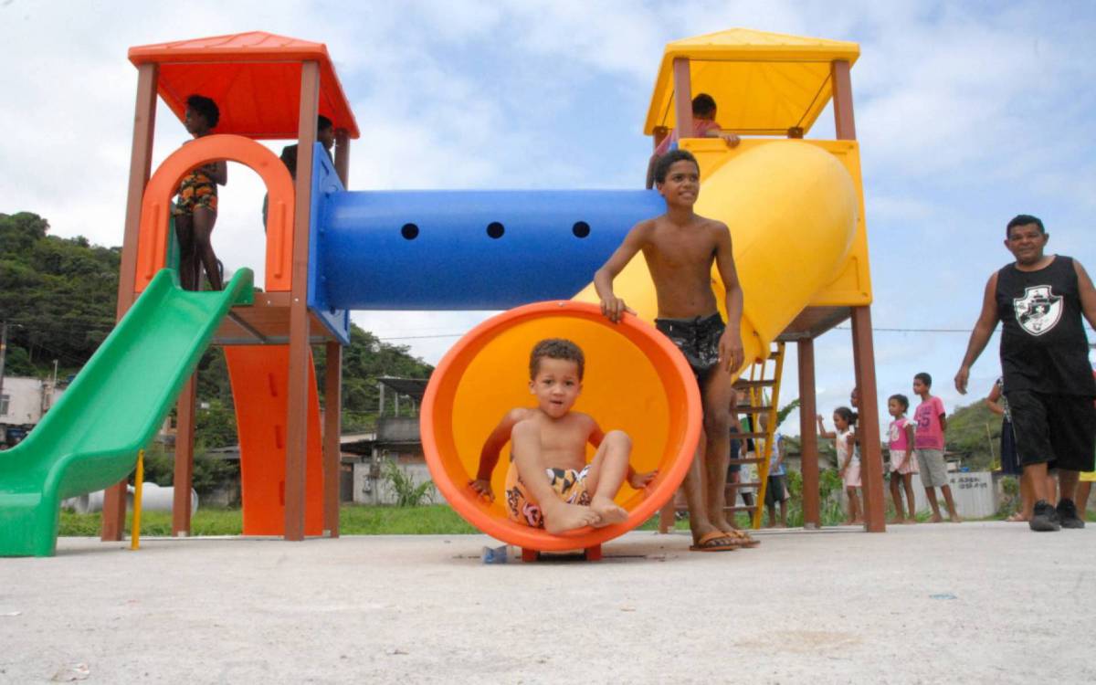 Magé recebe melhorias com implantação de playgrounds e academias ao ar livre