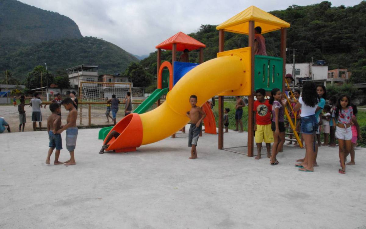 Magé recebe melhorias com implantação de playgrounds e academias ao ar livre