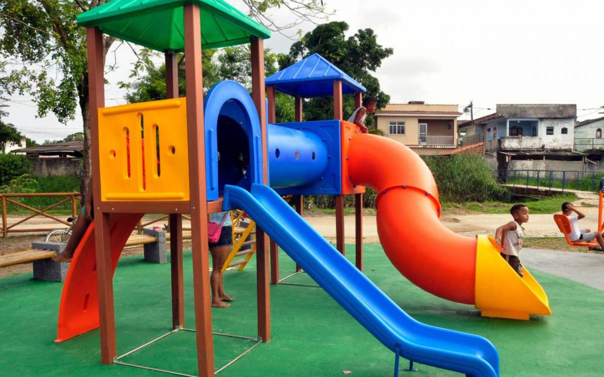 Magé recebe melhorias com implantação de playgrounds e academias ao ar livre