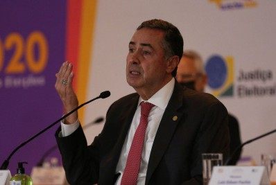 Barroso suspende remoção de tuítes que classificam Filipe Martins como 'nazista'