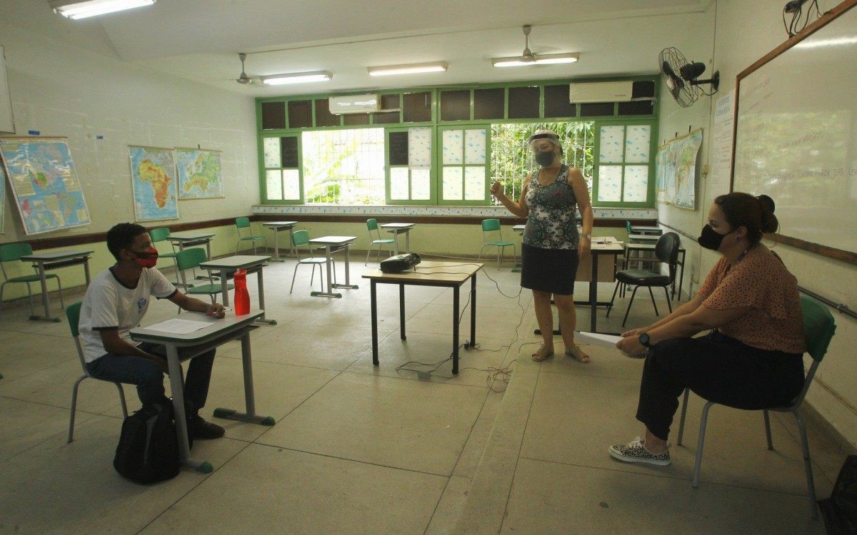 Hugo Leandro Victorino foi o &uacute;nico a retornar &agrave; Escola Municipal Orsina da Fonseca, na Tijuca, Zona Norte do Rio - Estefan Radovicz / Ag&ecirc;ncia O Dia
