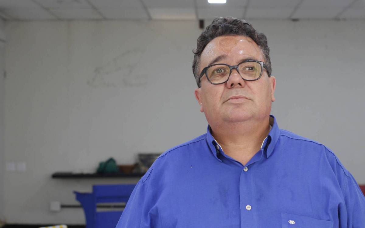 Em 120 páginas, o autor coloca holofotes sobre o povo, em especial os pobres e negros