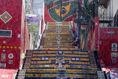 Azulejos referentes a Alá serão reposicionados na Escadaria Selarón 