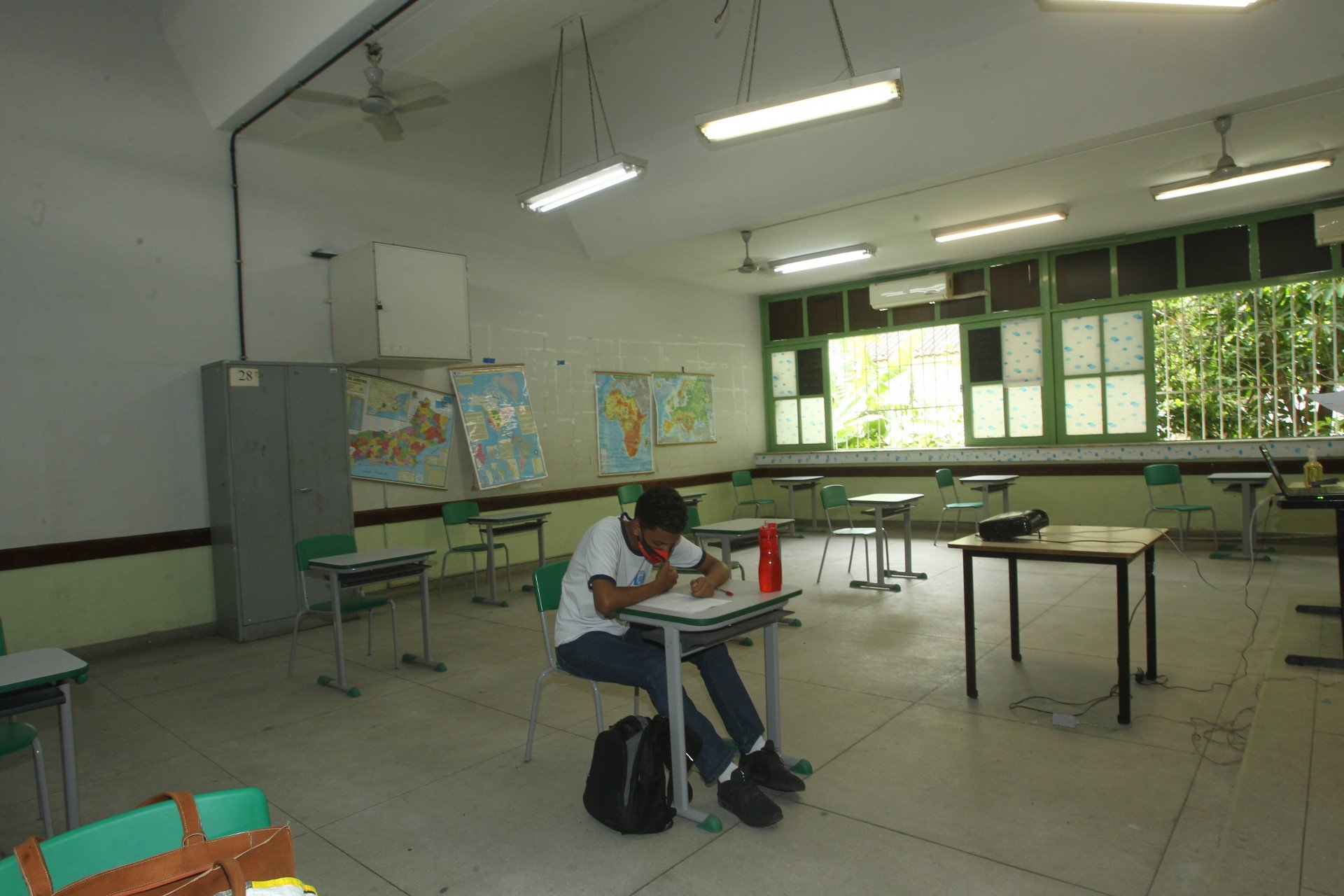 Hugo Leandro Victorino foi o único a retornar à Escola Municipal Orsina da Fonseca, na Tijuca, Zona Norte do Rio - Estefan Radovicz / Agencia O Dia