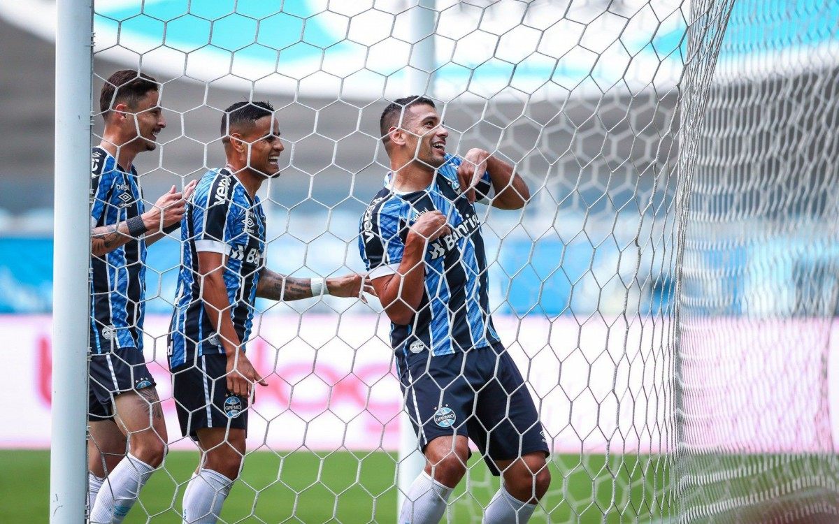 Diego Souza comandou a vitória do Grêmio sobre o Cuiabá com dois gols - Lucas Uebel/Grêmio