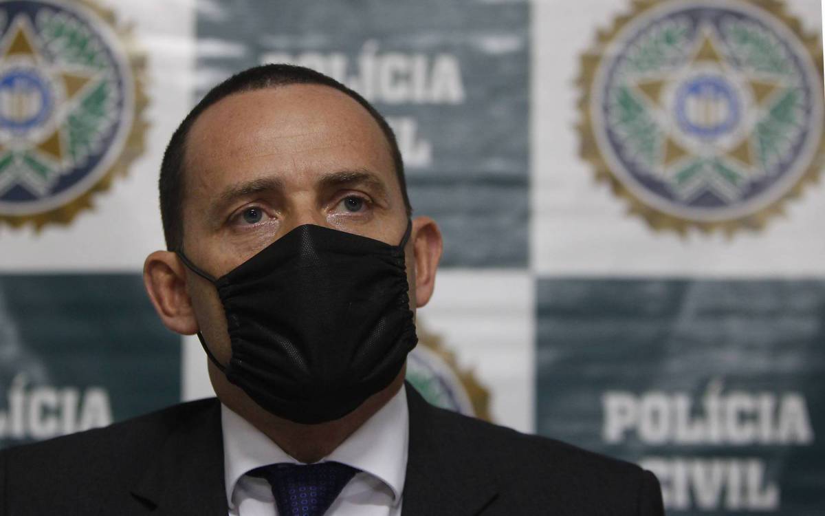 Rio de Janeiro 18/11/2020 - Policia Civil apresenta armas utilizadas no assassinato de Fernando Iggnacio. Na foto acima o Secretario da Policia Civil Allan Turnowski. Foto: Luciano Belford/Agencia O Dia