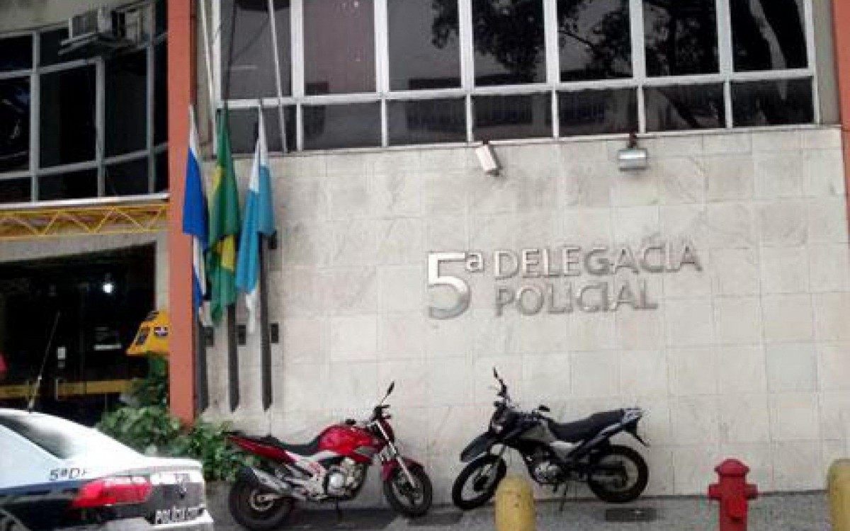 Agentes da 5ª DP (Mem de Sá) prenderam suspeito de estuprar a sobrinha de nove anos - Divulgação