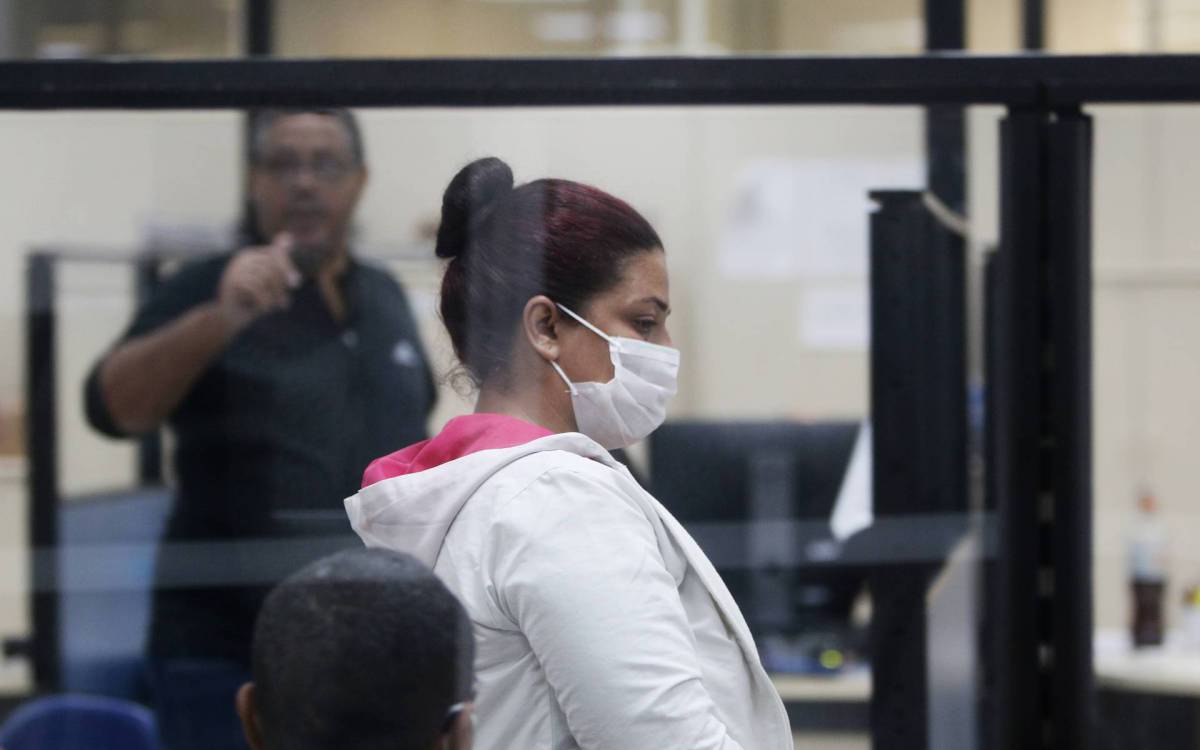 Policia - A Policia Civil realizou na manha desta quarta-feira (18) a operaçao Duque de Ferro. A policia prendeu quadrilha de roubo de cargas, o grupo movimentava meio milhao de reais por mes. Na foto, presos e material apreendidos chegando na Cidade da Policia, no Jacare, na zona norte do Rio. - Reginaldo Pimenta / Agencia O Dia