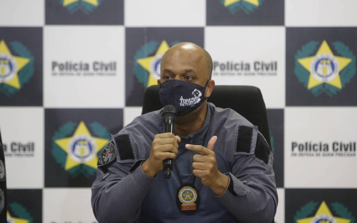 Policia - A Policia Civil realizou na manha desta quarta-feira (18) a operaçao Duque de Ferro. A policia prendeu quadrilha de roubo de cargas, o grupo movimentava meio milhao de reais por mes. Na foto, delegado Jefferson Nascimento, na Cidade da Policia, no Jacare, na zona norte do Rio. - Reginaldo Pimenta / Agencia O Dia