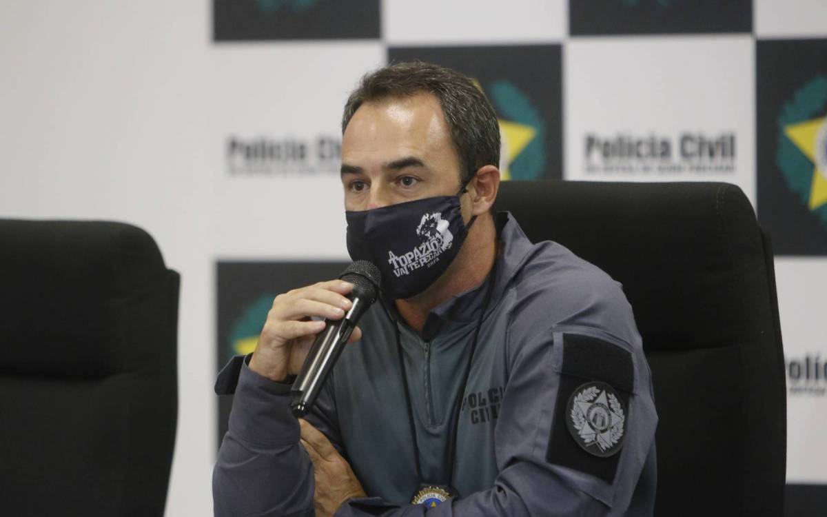 Policia - A Policia Civil realizou na manha desta quarta-feira (18) a opera&ccedil;ao Duque de Ferro. A policia prendeu quadrilha de roubo de cargas, o grupo movimentava meio milhao de reais por mes. Na foto, delegado, Marcio Braga, na Cidade da Policia, no Jacare, na zona norte do Rio.