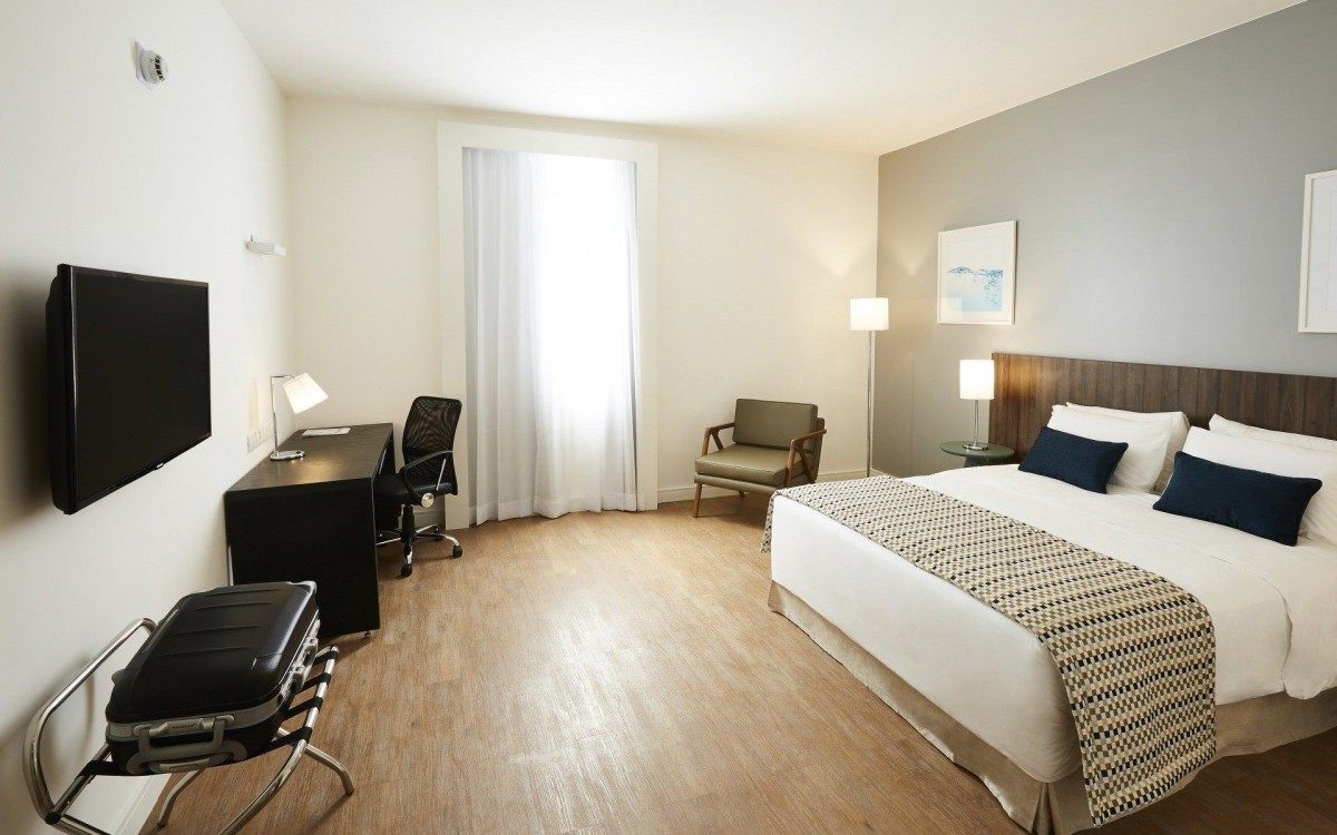 Conforto, eficiência e protocolos de segurança sanitária internacionais garantem uma hospedagem satisfatória no Tulip Inn Itaguaí - Divulgação