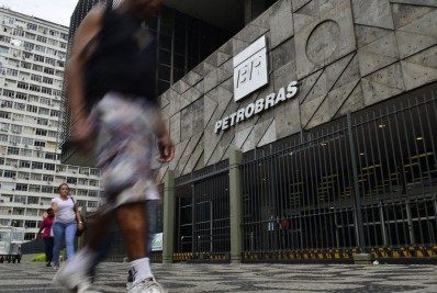 Governo mantém pressão para Petrobras reduzir preços dos combustíveis