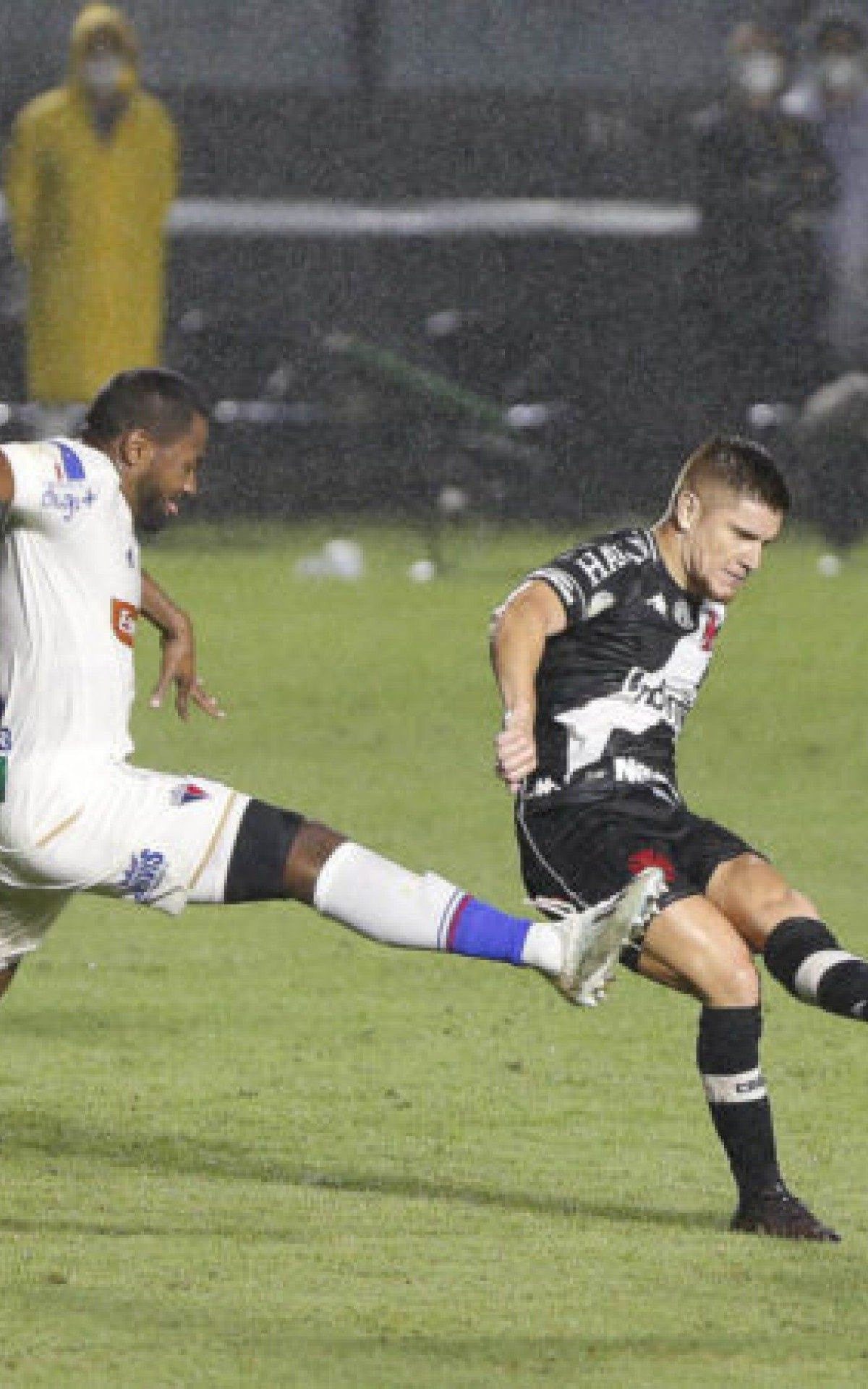 Ao lado de Fernando Miguel, Leo Gil foi um dos poucos destaques do Vasco no empate com o Fortaleza