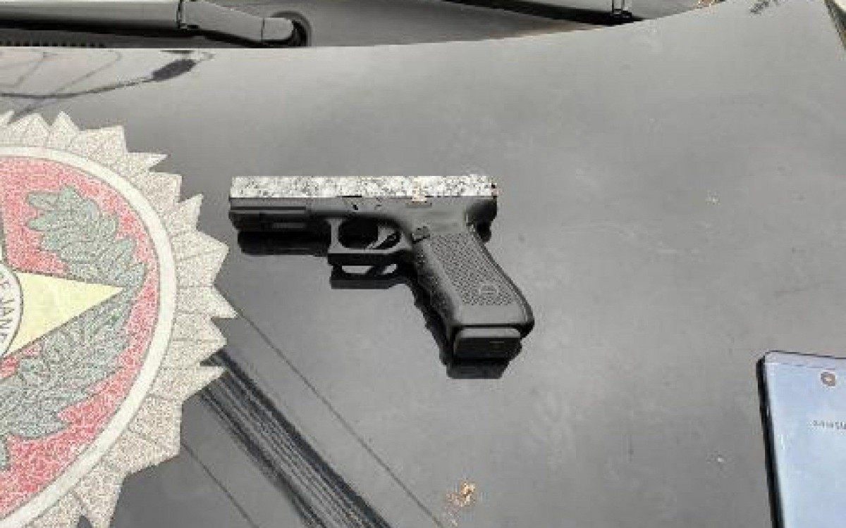 Pistola apreendida com o criminoso - Polícia Civil / Divulgação 