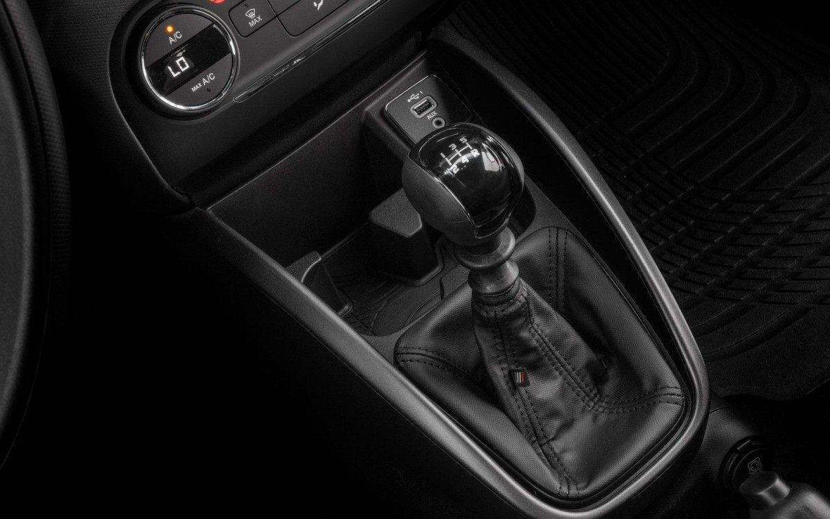 Bandeira da Itália é detalhe na coifa dos câmbio manual e automático