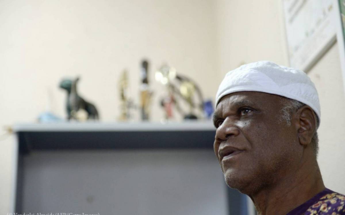 Professor doutor em História Comparada, pesquisador e escritor, Ivanir dos Santos