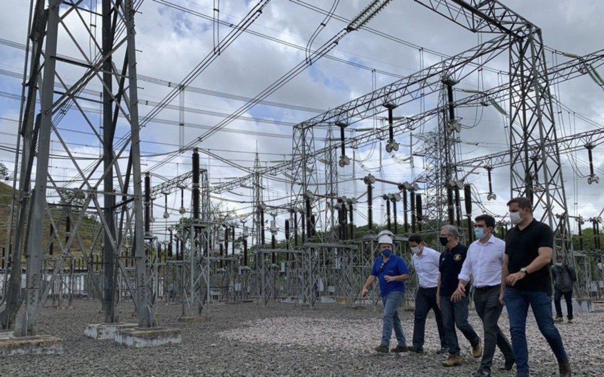 Neste domingo, o Ministro de Minas e Energia, Bento Albuquerque, realizou uma visita técnica à subestação de Laranjal do Jari, no interior do Amapá, da empresa Linhas Macapá de Transporte e Energia, a fim de acompanhar as ações de restabelecimento total da energia no estado. - Divulgação/Ministério de Minas e Energia