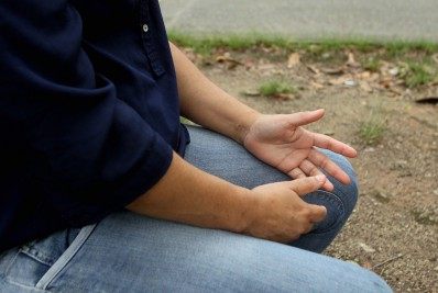 Expulsa de casa pelo tr&aacute;fico: mulher voltou de viagem e encontrou um cadeado na porta de seu apartamento, tomado pelo tr&aacute;fico de drogas do Morro do Urubu, em Pilares - Estefan Radovicz / Agencia O Dia