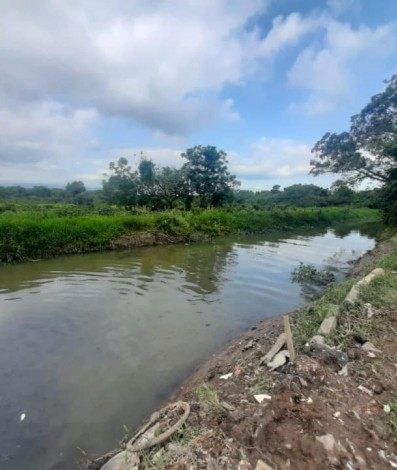 Prefeitura pede que moradores n&atilde;o joguem lixo em c&oacute;rregos - Divulga&ccedil;&atilde;o