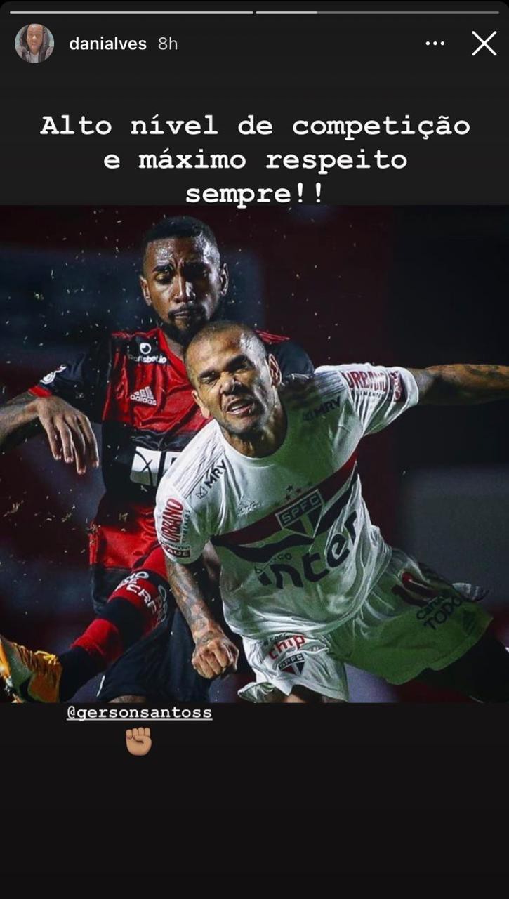 Gerson e Daniel Alves promoveram duelo particular nos últimos - Reprodução/Instagram