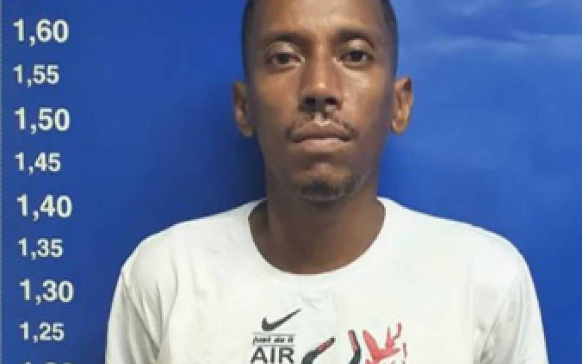 Policiais da delegacia da Gávea prendem homem acusado de aplicar golpe em shoppings - Divulgação 