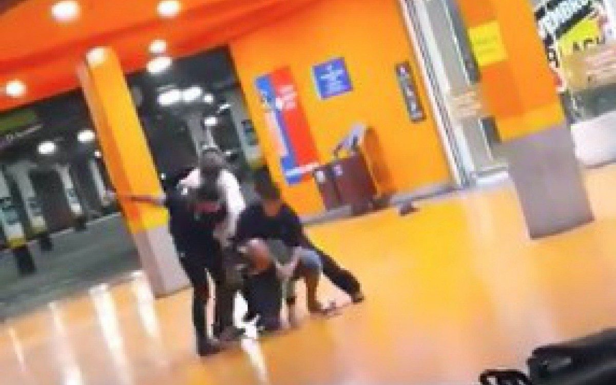 Homem negro foi espancado até a morte em unidade do Carrefour em Porto Alegre - Reprodução Twitter