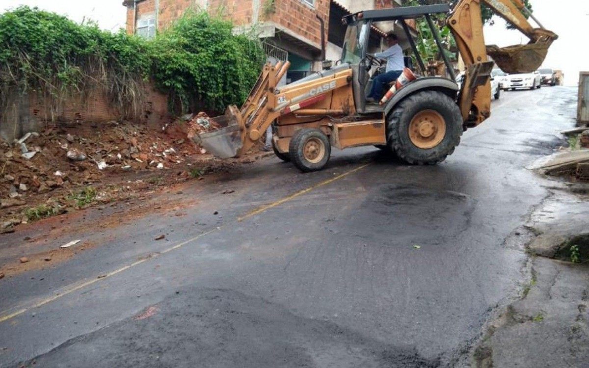 Prefeitura faz serviços manutenção e limpeza nas ruas de Volta Redonda - Felipe Carvalho