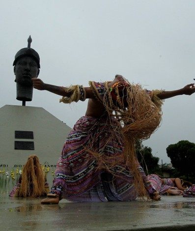 A tradicional celebração do Zumbi dos Plamares começa às 6h com uma apresentação do Maracatu Baque Mulher, junto ao monumento - Arquivo/Agencia O Dia