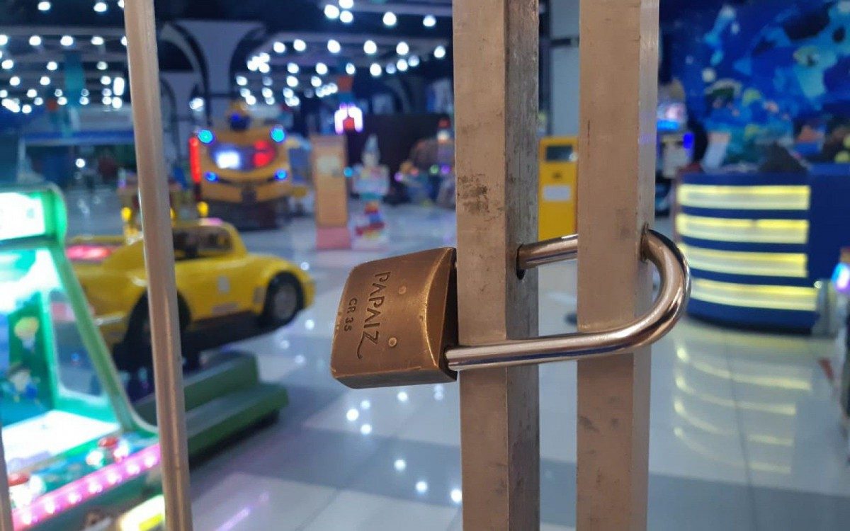 A medida não se aplica a serviços de saúde, que estão liberados, e outros tidos como essenciais, que deverão limitar a capacidade de público a 2/3, disponibilizar álcool em gel e vigiar o distanciamento entre as pessoas - Divulgação