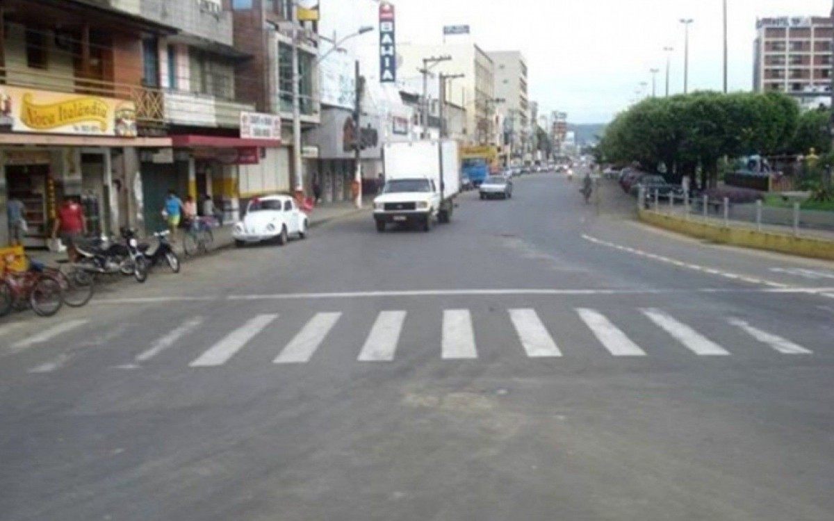 Motoristas terão que pagar pelo estacionamento nas três principais ruas do Centro; aplicativo deve ser baixado. - Foto: reprodução internet