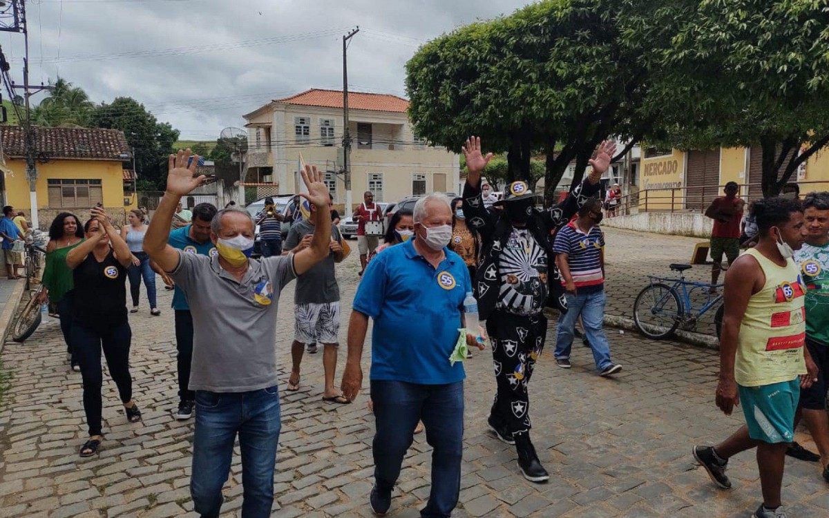 Alfredão faz caminhada de agradecimento nos distritos de Itaperuna.