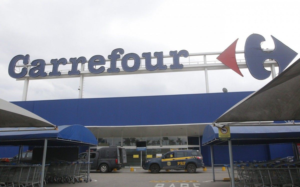 Fachada do Carrefour em uma das filiais no Rio de Janeiro - Reginaldo Pimenta / Agencia O Dia