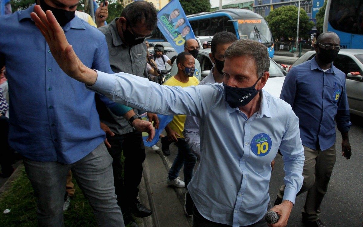 Eleições 2020 - Caminhada do candidato Crivella nas ruas da Taquara. Fotos:  Estefan Radovicz / Agência O Dia
      Byline - Estefan Radovicz