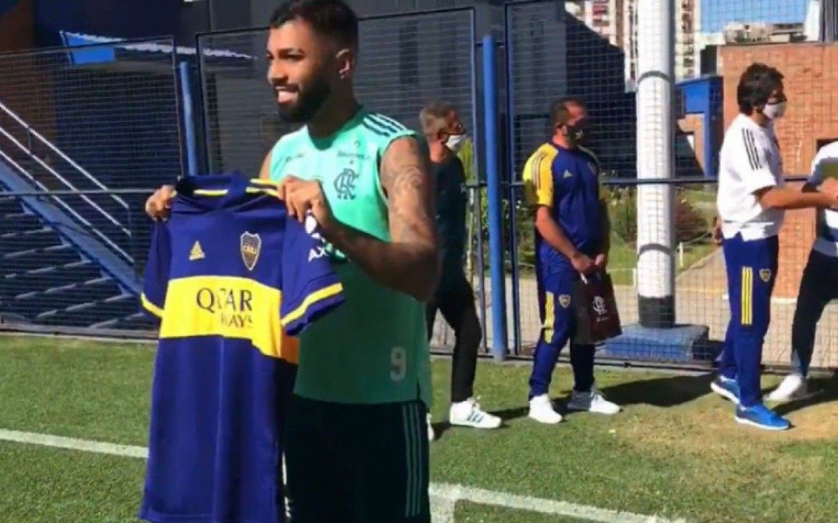 Gabigol posa com camisa do Boca - Reprodução