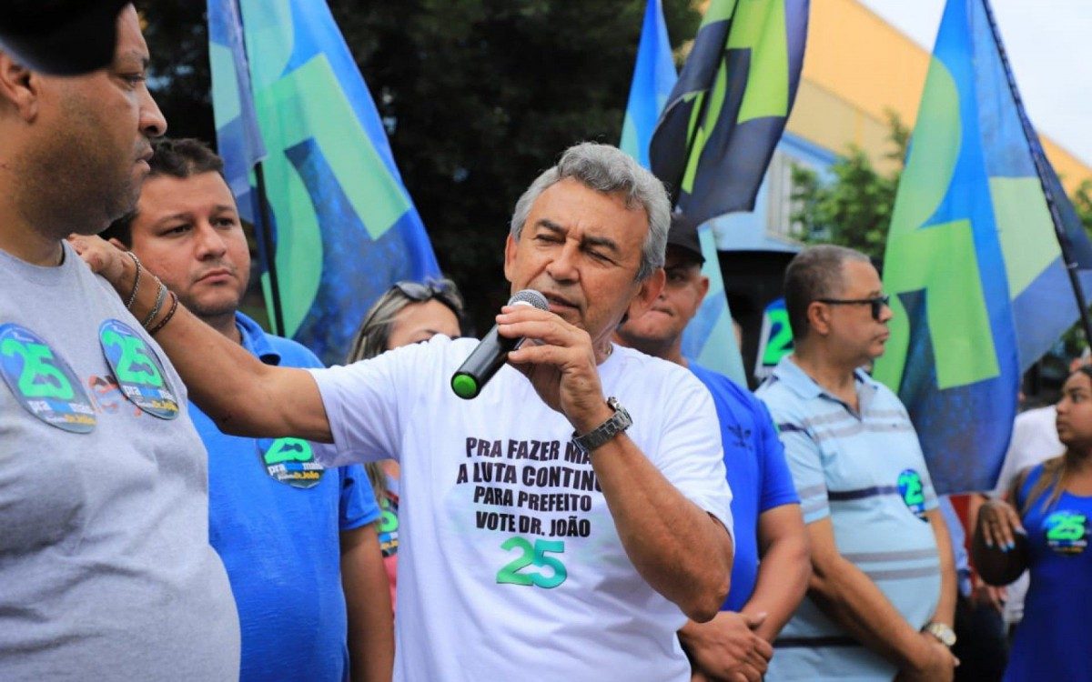 Doutor João andou de manhã pelas ruas do Centro de São João de Meriti.