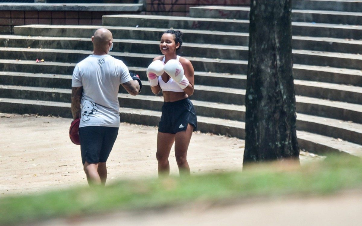 Ex-BBB Gleici Damasceno treina boxe em S&atilde;o Paulo