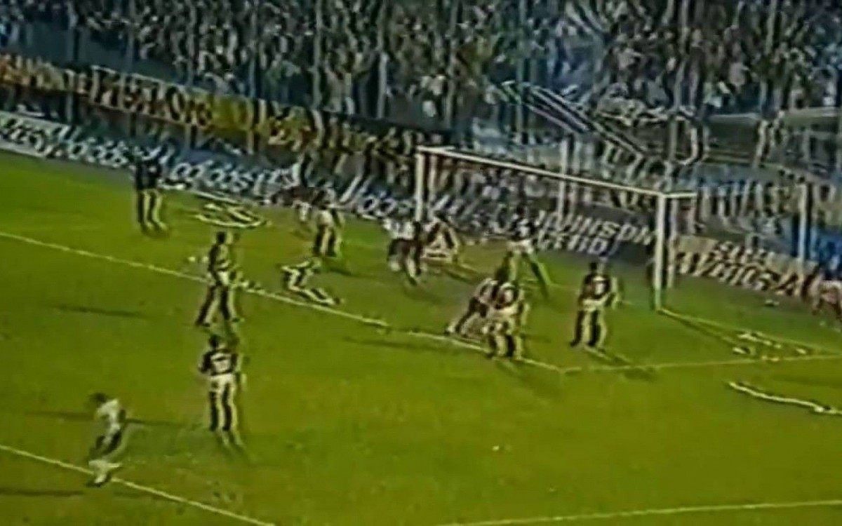 Flamengo e Racing se enfrentaram em 1992 pela semifinal da Supercopa dos Campeões
