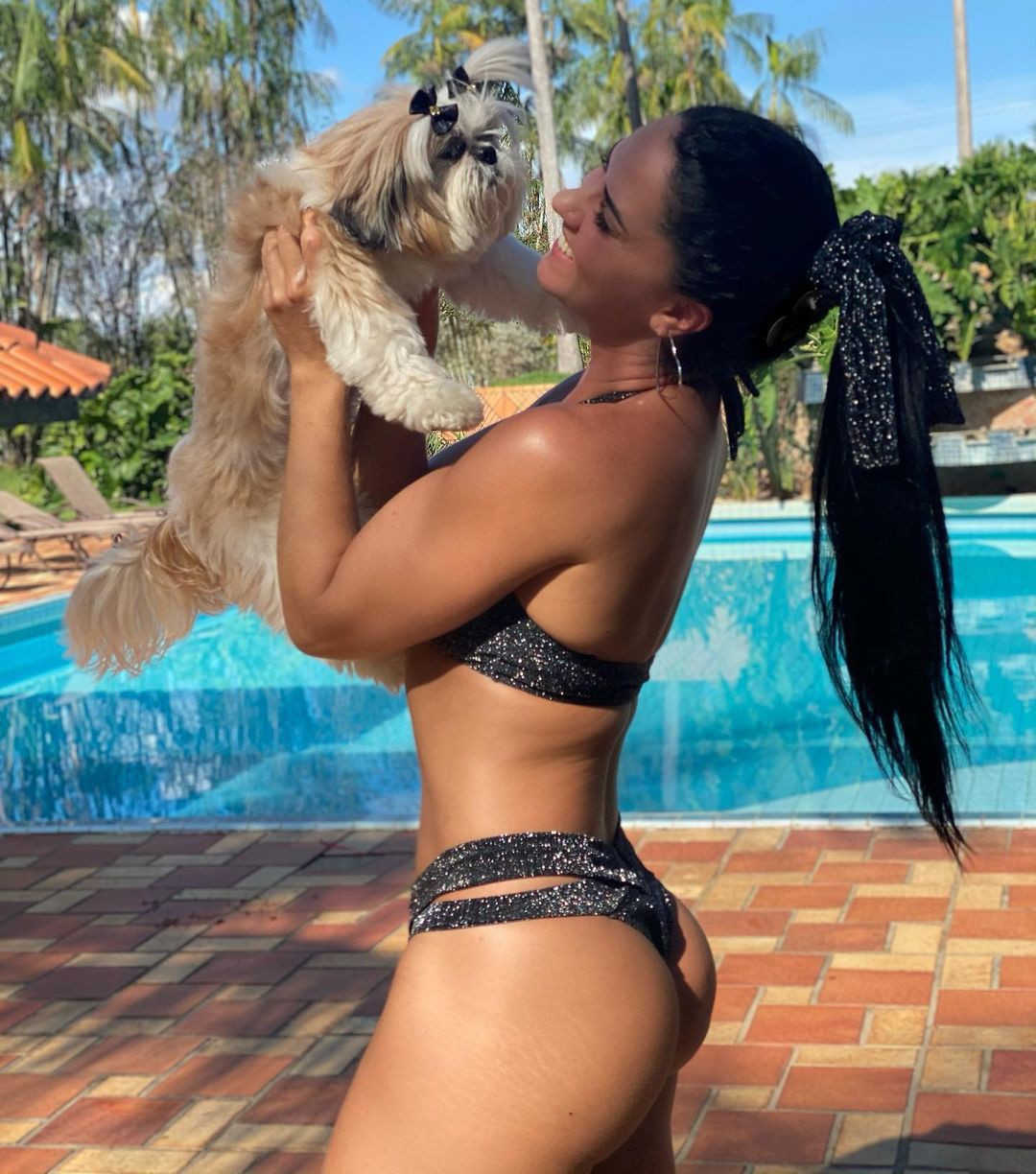 Graciele Lacerda posa de biquíni e recebe elogios - Reprodução Internet