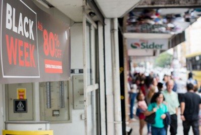 Pesquisa mostra que 57% dos brasileiros devem fazer compras na Black Friday este ano