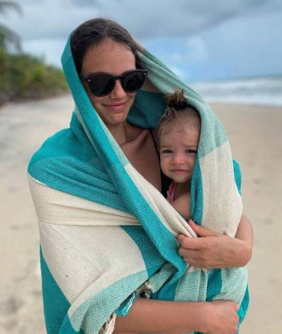 Laura Neiva e Maria - reprodução do instagram